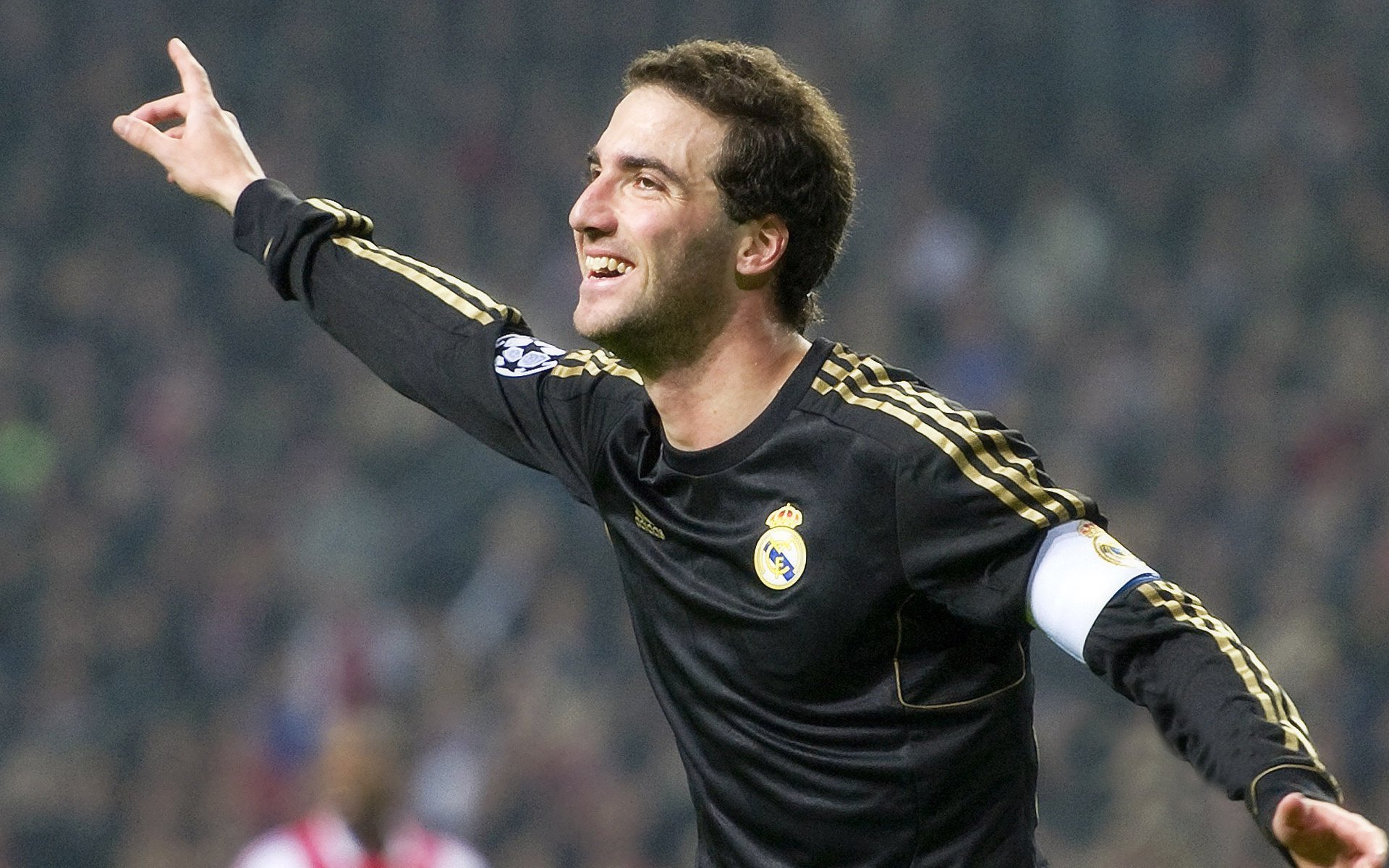 恩波利边后卫频繁插上助攻制造机会,恩波利足球俱乐部